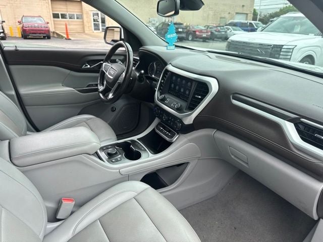 2021 GMC Acadia SLT