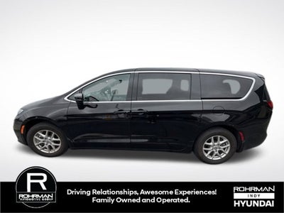 2025 Chrysler Pacifica Select