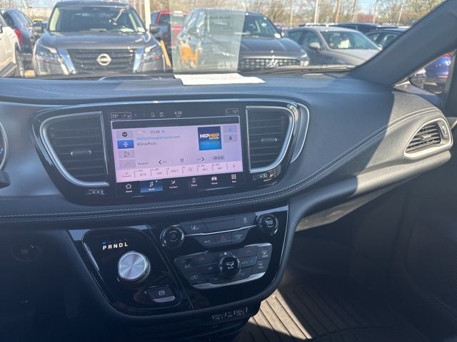 2022 Chrysler Pacifica Hybrid Touring L