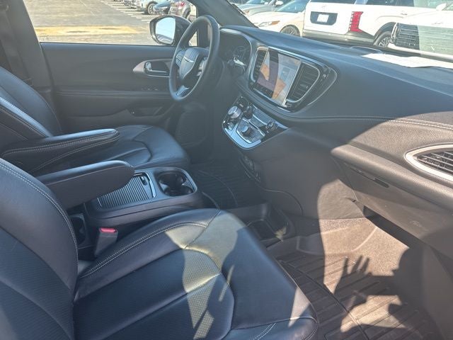 2022 Chrysler Pacifica Hybrid Touring L