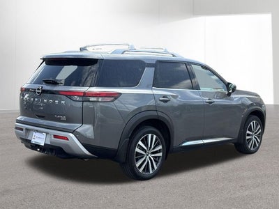 2022 Nissan Pathfinder Platinum