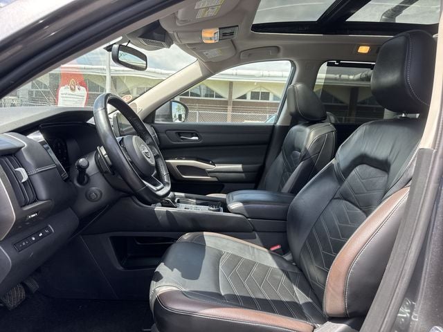 2022 Nissan Pathfinder Platinum