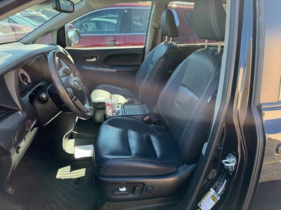 2020 Toyota Sienna SE 8 Passenger