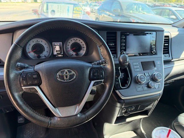 2020 Toyota Sienna SE 8 Passenger