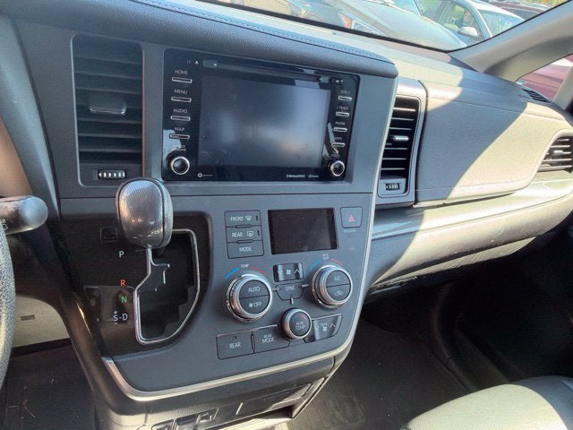 2020 Toyota Sienna SE 8 Passenger