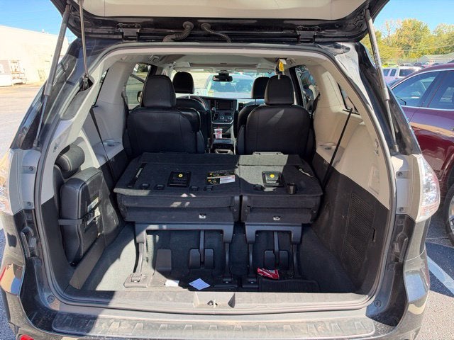 2020 Toyota Sienna SE 8 Passenger