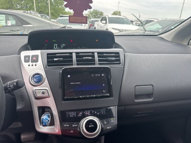 2014 Toyota Prius v Base