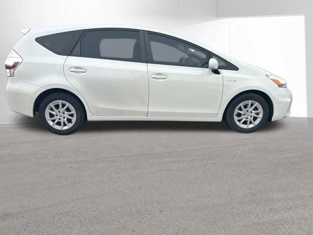 2014 Toyota Prius v Base