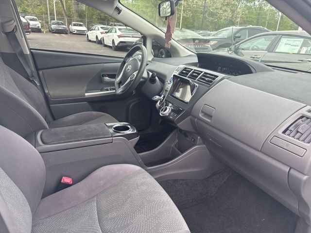 2014 Toyota Prius v Base