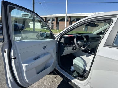 2026 Hyundai KONA SE