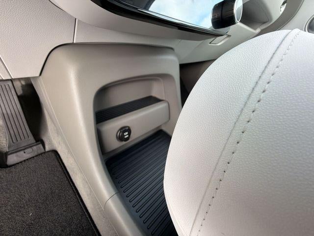 2027 Hyundai PALISADE SEL 7 Passenger
