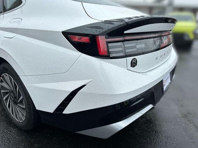 2026 Hyundai SONATA HYBRID SEL
