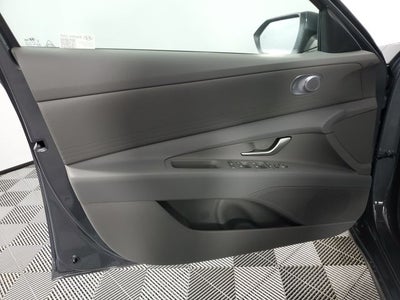 2025 Hyundai ELANTRA SE