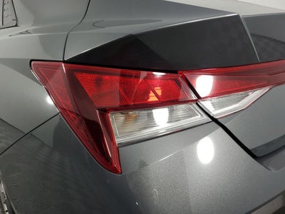 2025 Hyundai ELANTRA SE