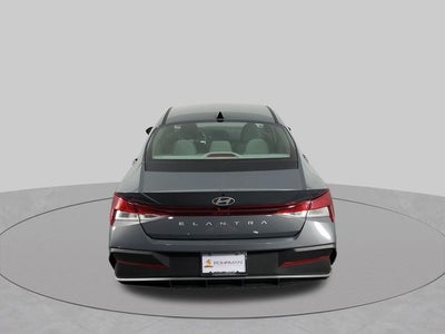 2025 Hyundai ELANTRA SE