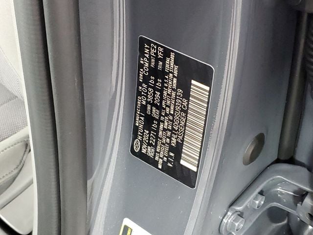 2025 Hyundai ELANTRA SE