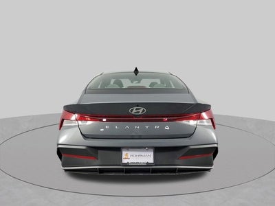2025 Hyundai ELANTRA SE