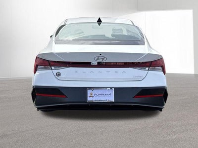 2026 Hyundai ELANTRA SE